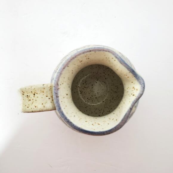 Vtg Studio Pottery Creamer Beige Speckled with Blue Flowers Leaves Signed 4.5" - Picture 7 of 12